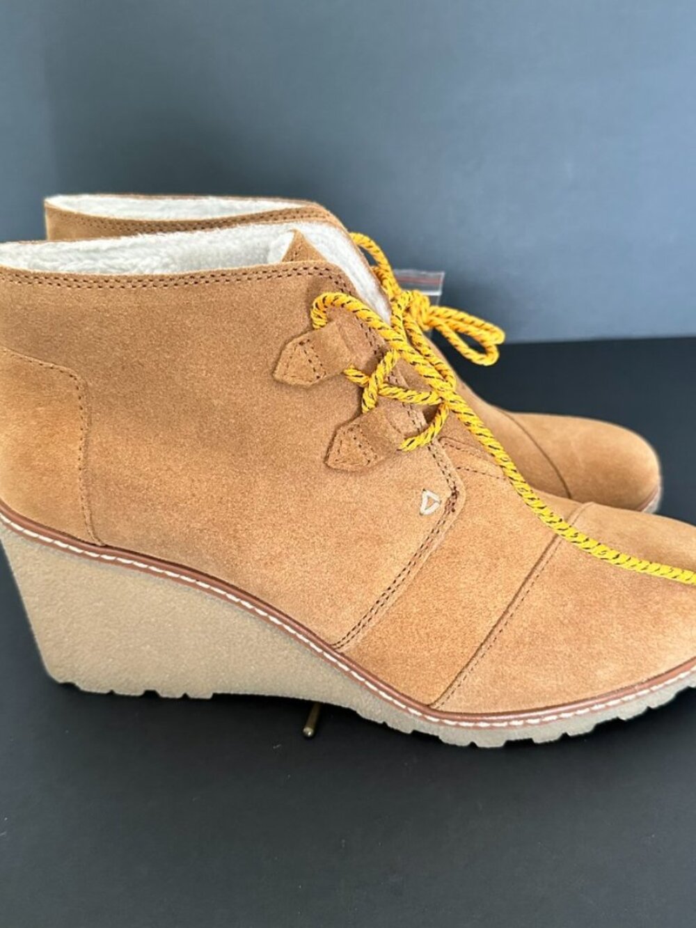 Toms Desert Wedge Booties Size 9.5